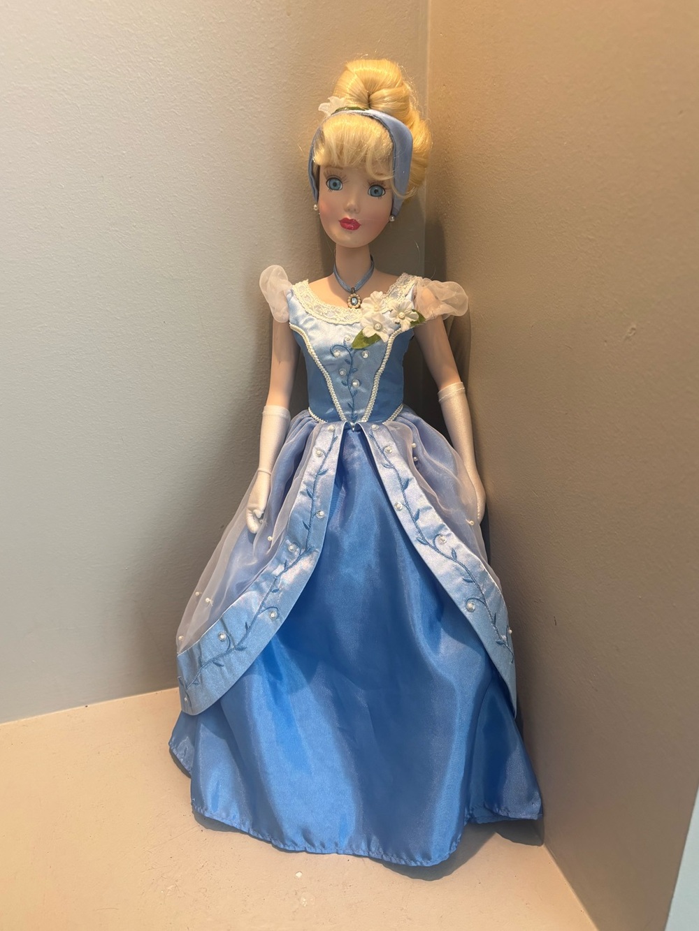 Cinderella Disney porcelain tall princess doll in blue gown- moving arms Y2K
